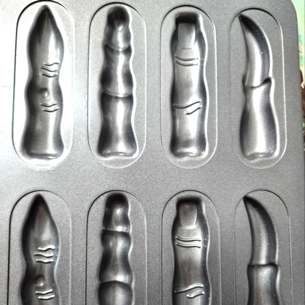 Spooky finger baking tray